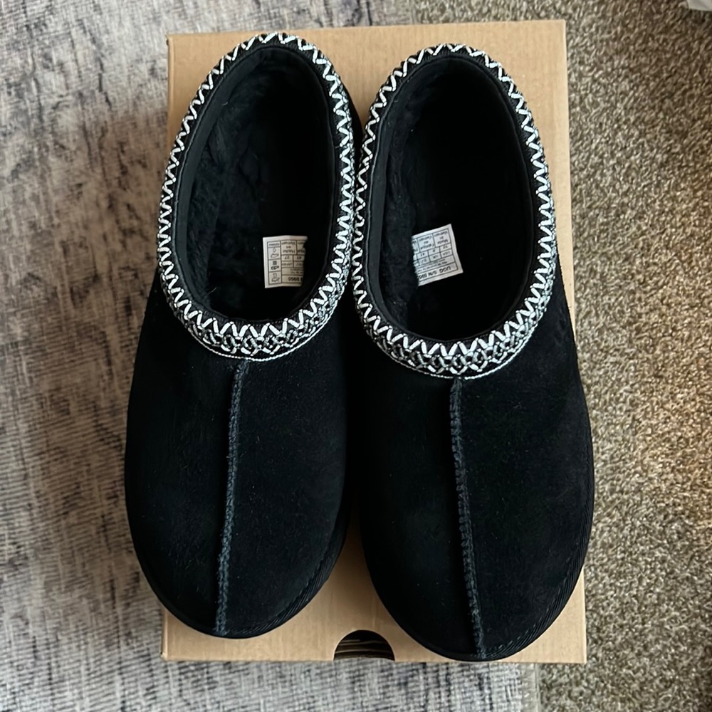 SOLD UGG Tasman slipper size 10